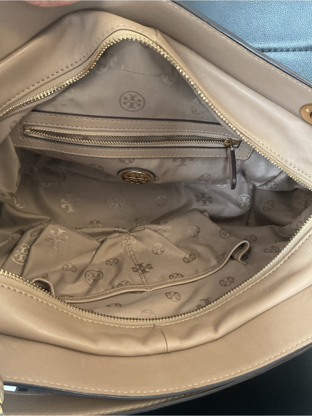 Low start Tory Burch Taupe Leather Shoulder Bag with Gold Chain Straps - Picture 2 of 8